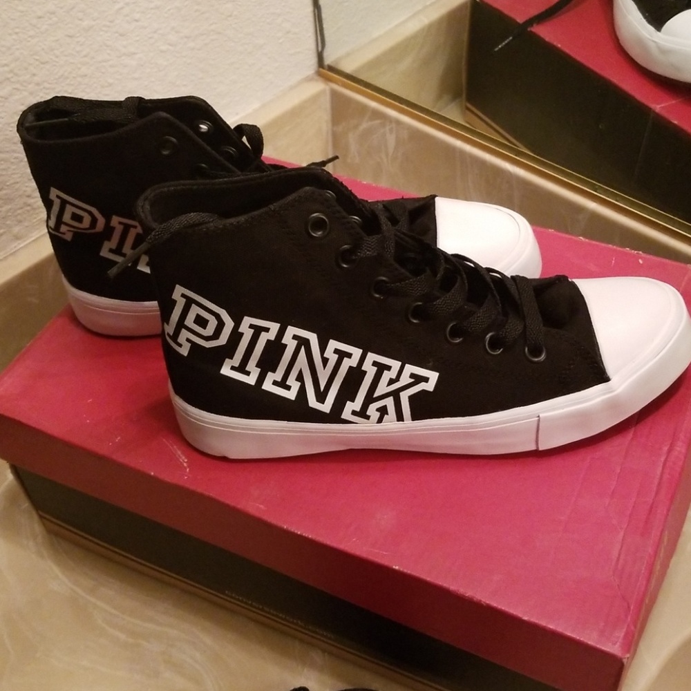 RARE NOBODY OWNS PINK CONVERSE !